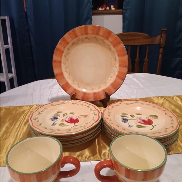 Floral Pattern Dinnerware Set - Orange and Cream